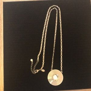 🌻Lia Sophia long statement necklace.